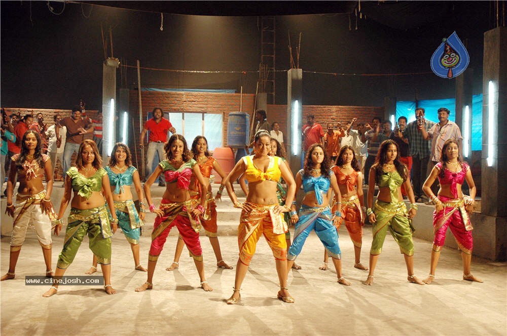 Mumaith Khan Spicy Stills In Sarai Veerraj - 1 / 61 photos