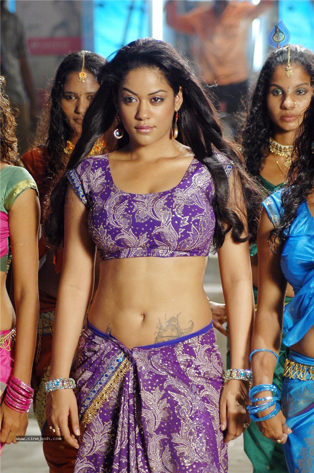 Mumaith Khan Spicy Stills In Sarai Veerraj - 30 / 61 photos