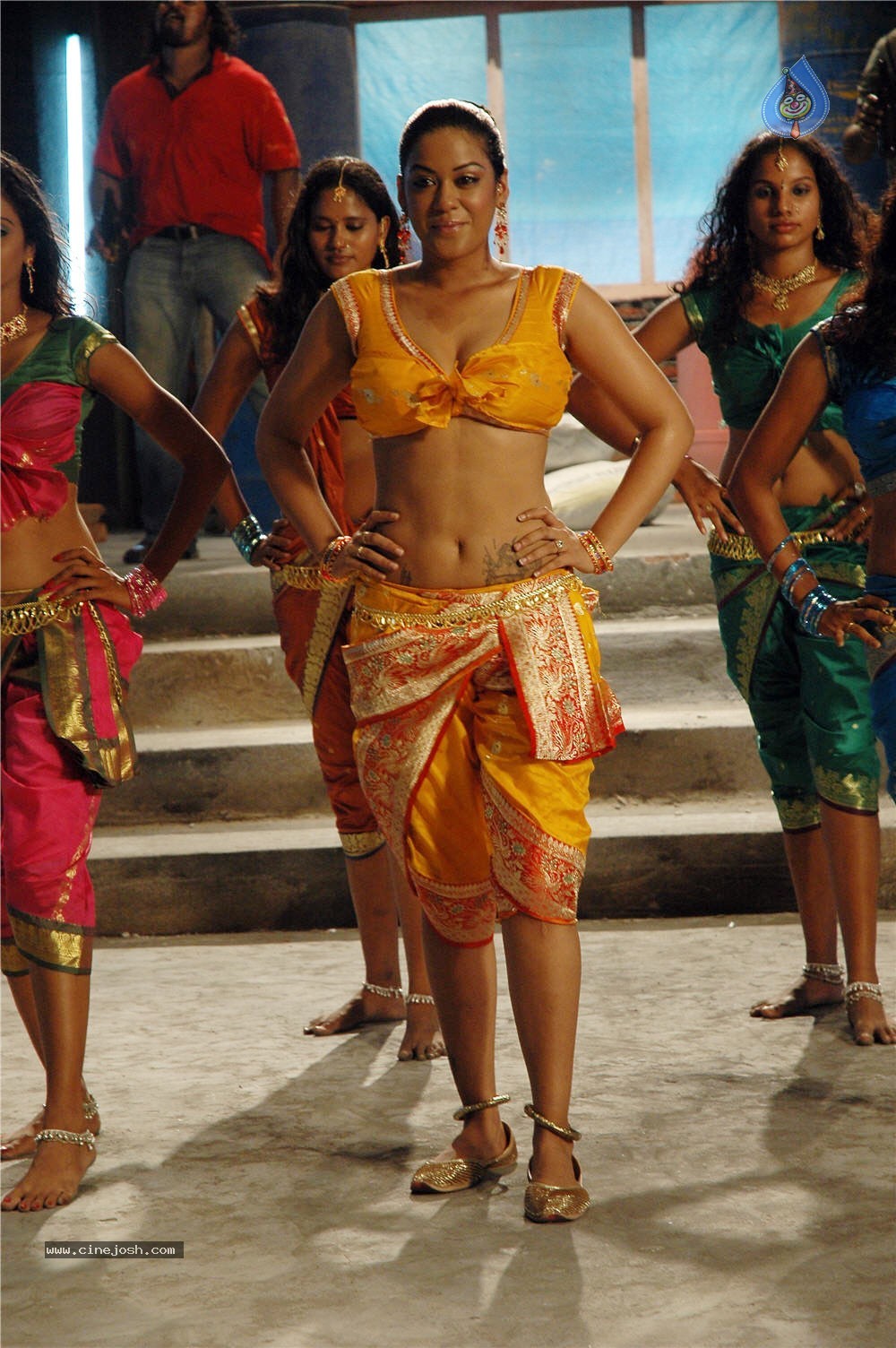 Mumaith Khan Spicy Stills In Sarai Veerraj - 31 / 61 photos