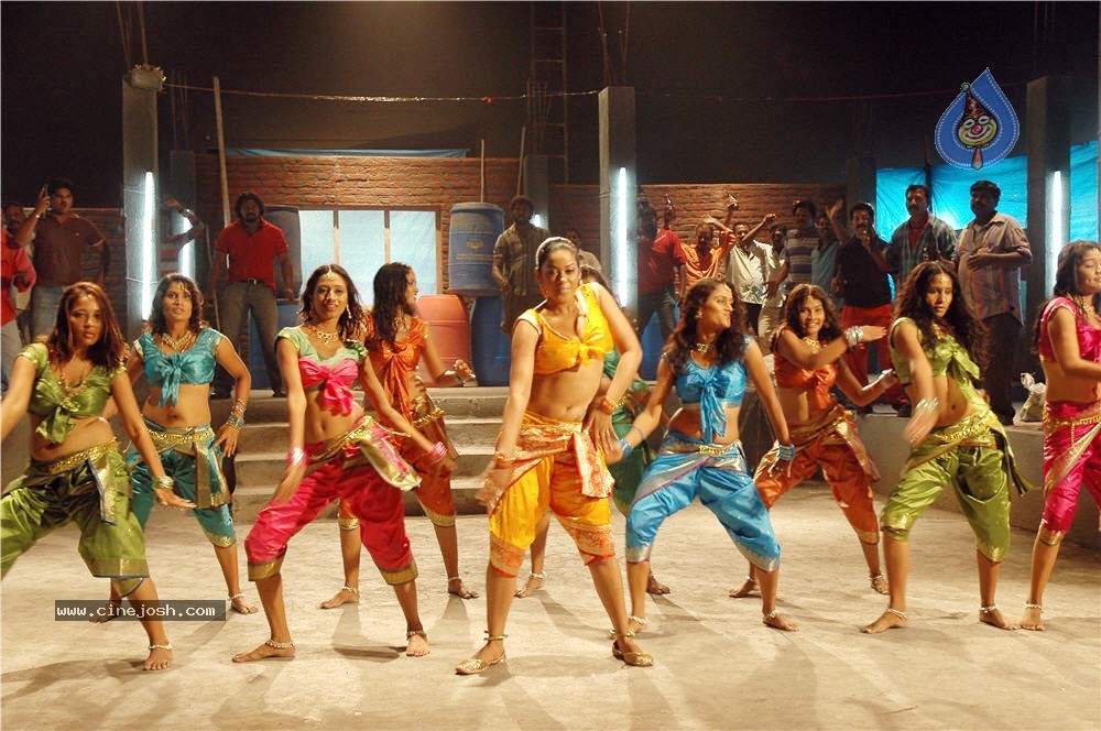 Mumaith Khan Spicy Stills In Sarai Veerraj - 42 / 61 photos