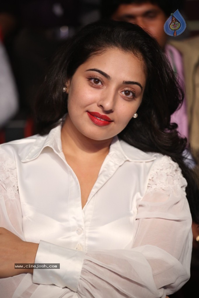 Mumtaz New Stills - 43 / 83 photos