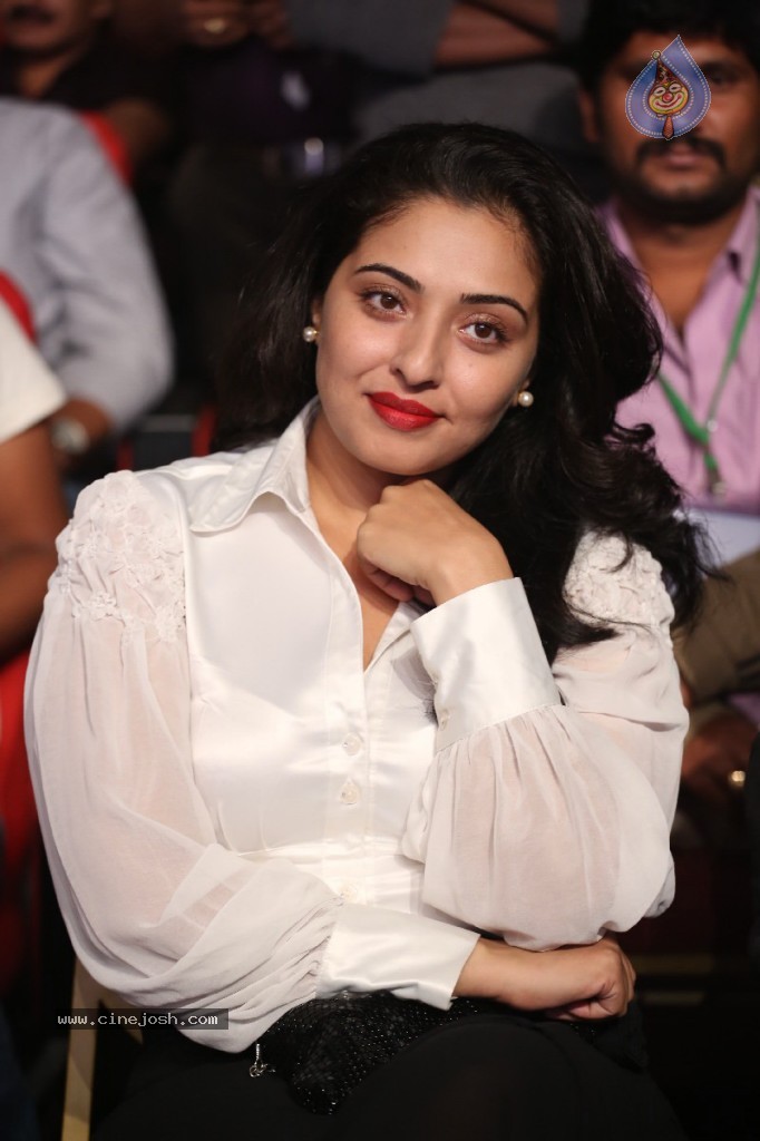 Mumtaz New Stills - 55 / 83 photos