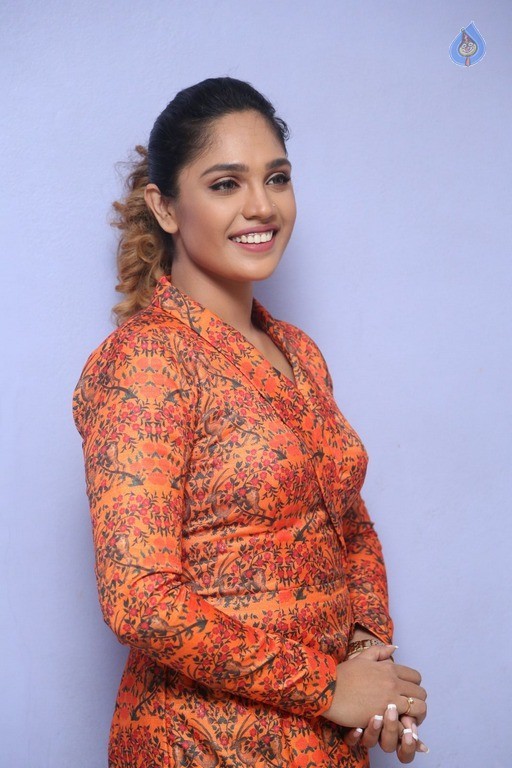 Mumtaz Sorcar New Photos - 11 / 35 photos