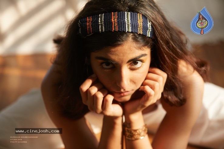 Muskaan Khubchandani Stills - 10 / 14 photos