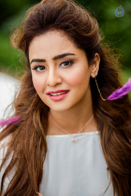 Musskan Sethi Latest Photos - 8 / 16 photos