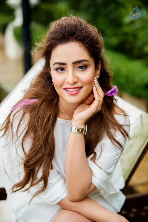 Musskan Sethi Latest Photos - 11 / 16 photos