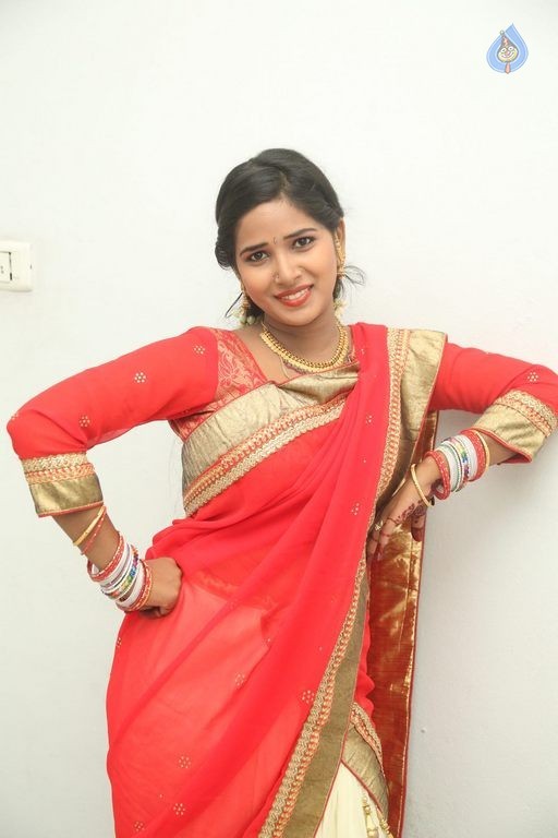 Mynaa Photos - 15 / 29 photos