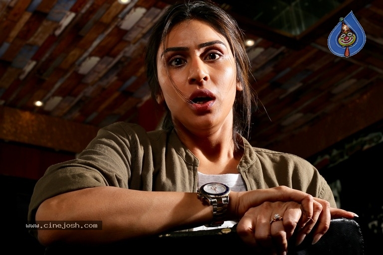 Myra Sareen Latest Images - 5 / 14 photos