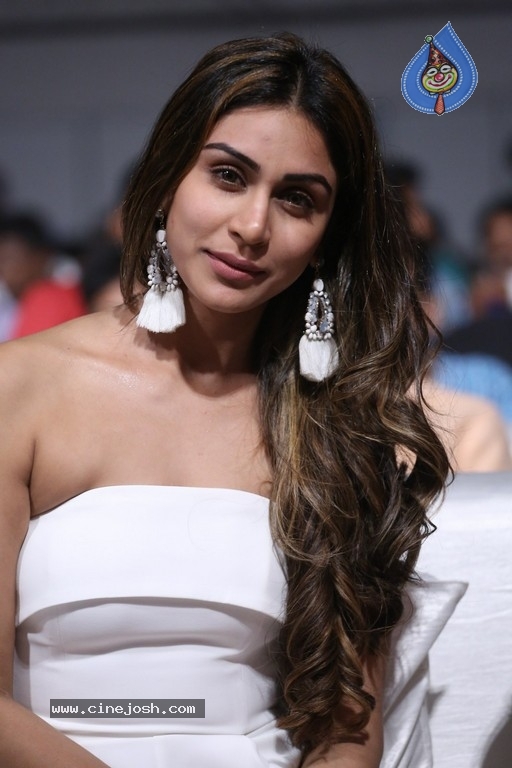 Myra Sareen Pics - 20 / 20 photos