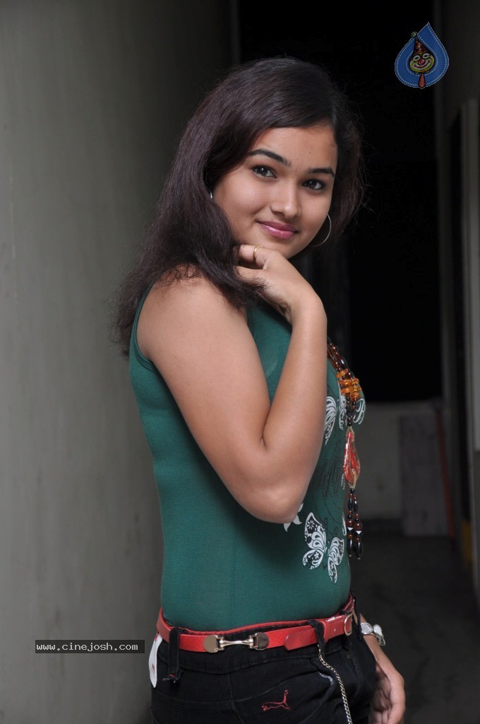 Mythili Stills - 30 / 40 photos