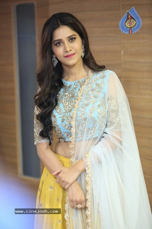 Nabha Natesh New Photos - 18 / 28 photos