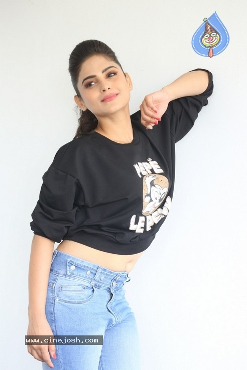 Naina Ganguly Stills - 23 / 36 photos