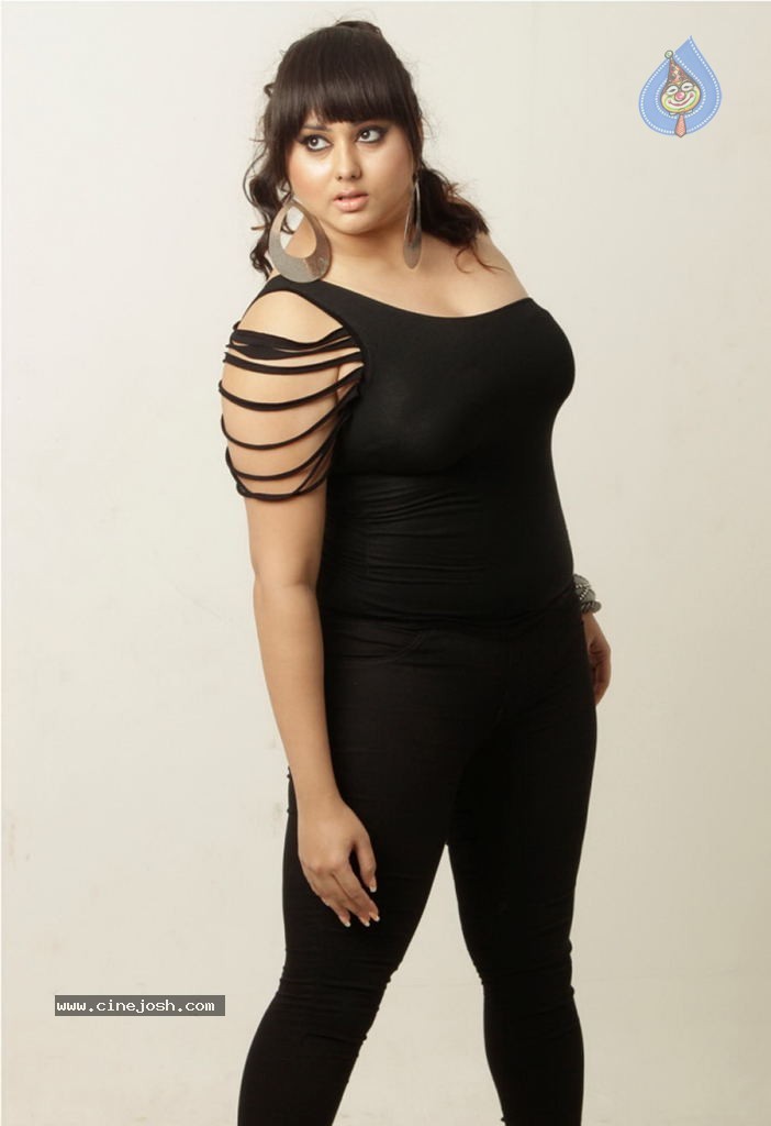 Namitha Hot Photoshoot - 11 / 26 photos