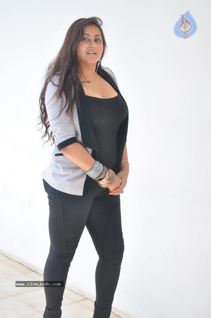 Namitha Hot Stills - 14 / 60 photos