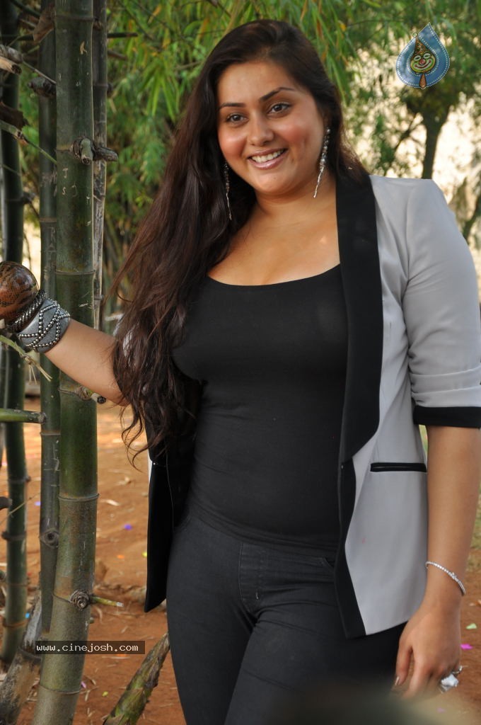 Namitha Hot Stills - 21 / 60 photos