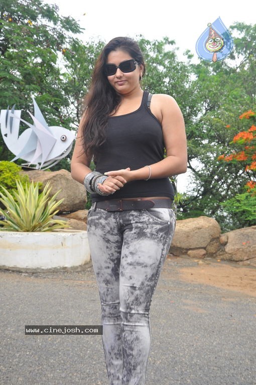 Namitha Hot Stills - 5 / 68 photos