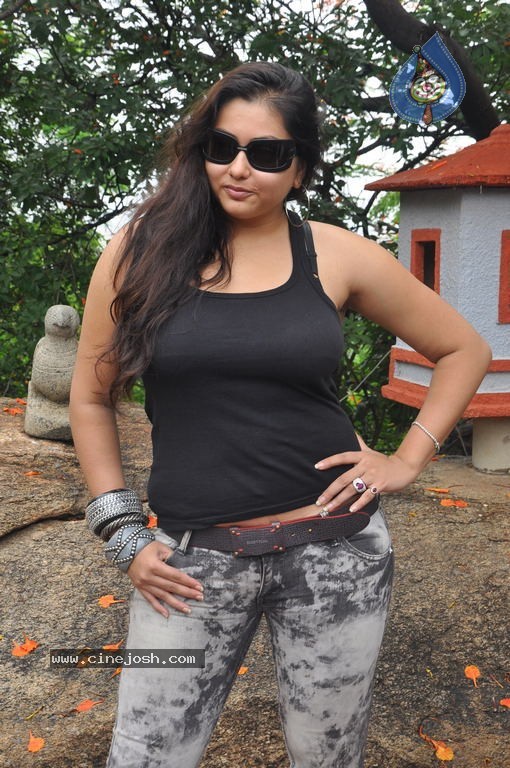 Namitha Hot Stills - 16 / 68 photos