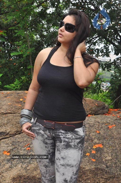 Namitha Hot Stills - 61 / 68 photos