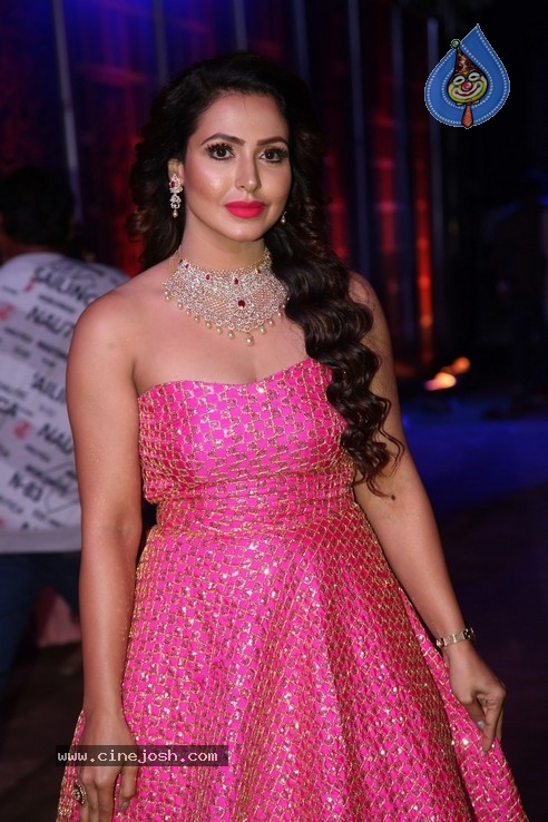 Nandini Rai Photos - 5 / 17 photos