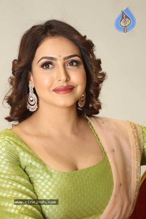 Nandini Rai Photos - 18 / 39 photos