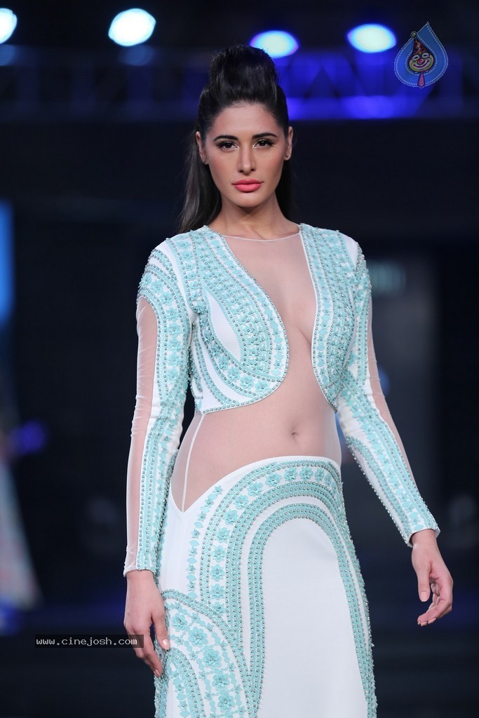 Nargis Fakhri New Photos - 13 / 47 photos