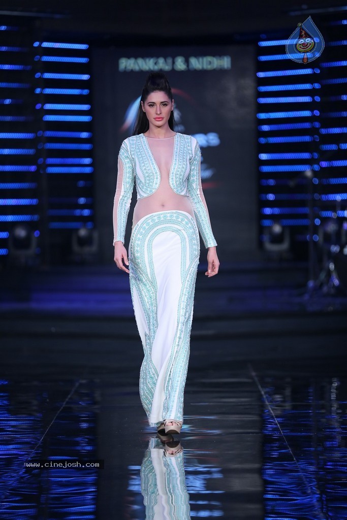 Nargis Fakhri New Photos - 19 / 47 photos