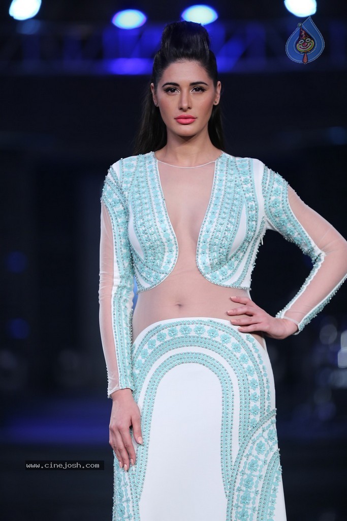 Nargis Fakhri New Photos - 22 / 47 photos