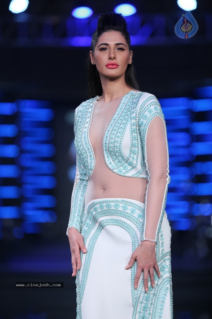 Nargis Fakhri New Photos - 28 / 47 photos