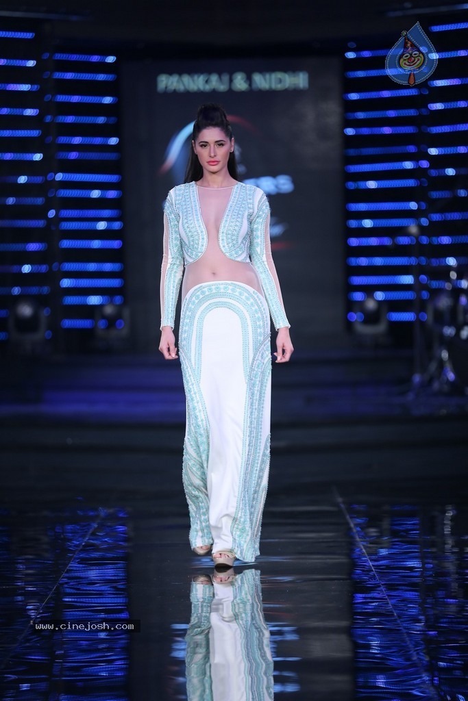 Nargis Fakhri New Photos - 36 / 47 photos