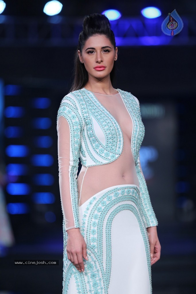 Nargis Fakhri New Photos - 39 / 47 photos