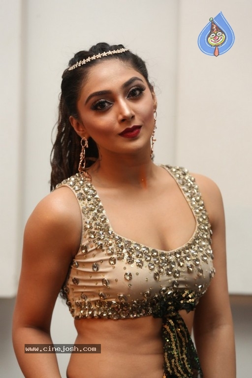 Natasha Doshi New Stills - 13 / 36 photos