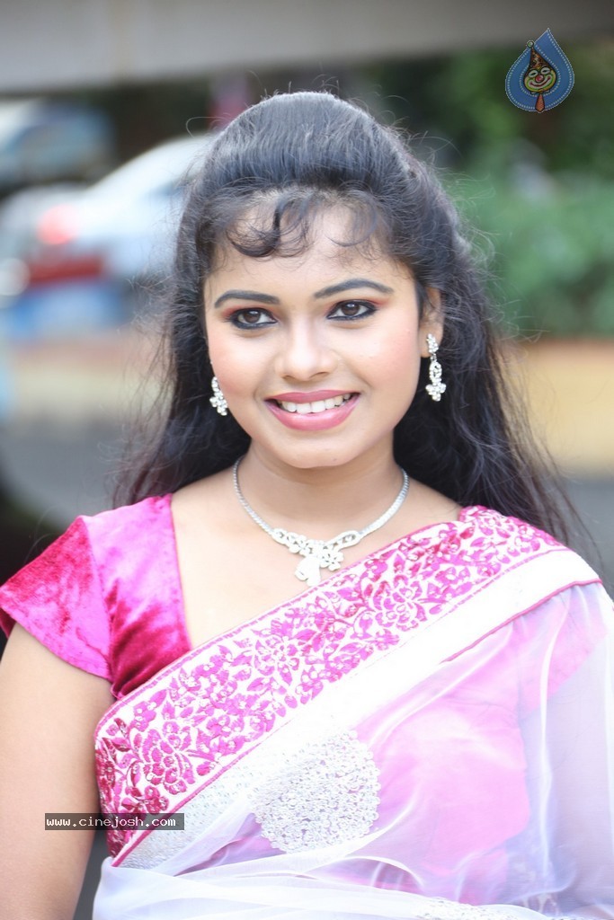 Naveena Jackson New Stills - 2 / 73 photos