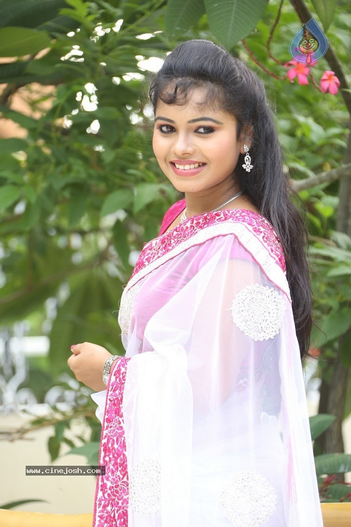 Naveena Jackson New Stills - 4 / 73 photos