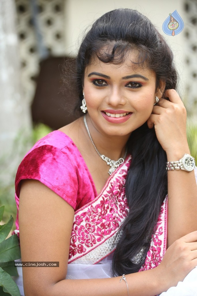 Naveena Jackson New Stills - 30 / 73 photos