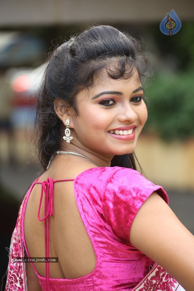 Naveena Jackson New Stills - 58 / 73 photos