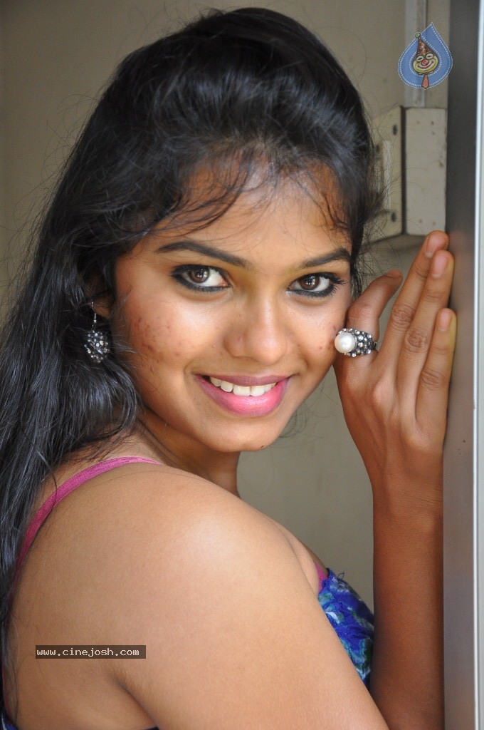 Naveena Jackson New Stills - 1 / 105 photos