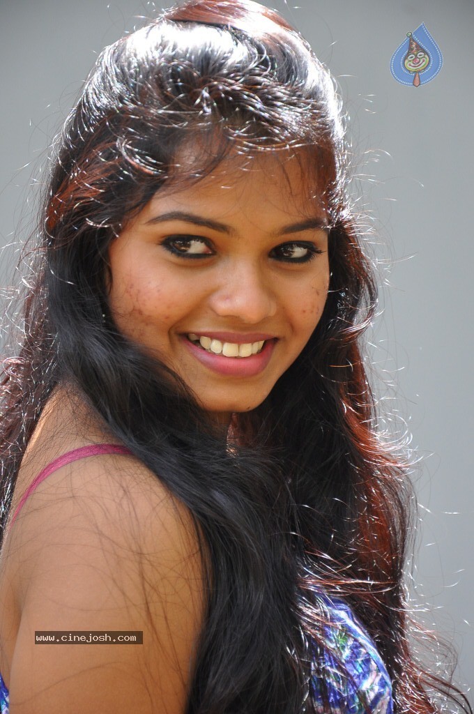 Naveena Jackson New Stills - 4 / 105 photos