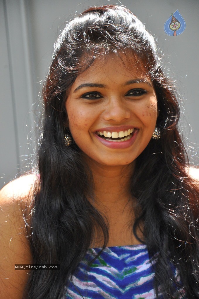 Naveena Jackson New Stills - 6 / 105 photos