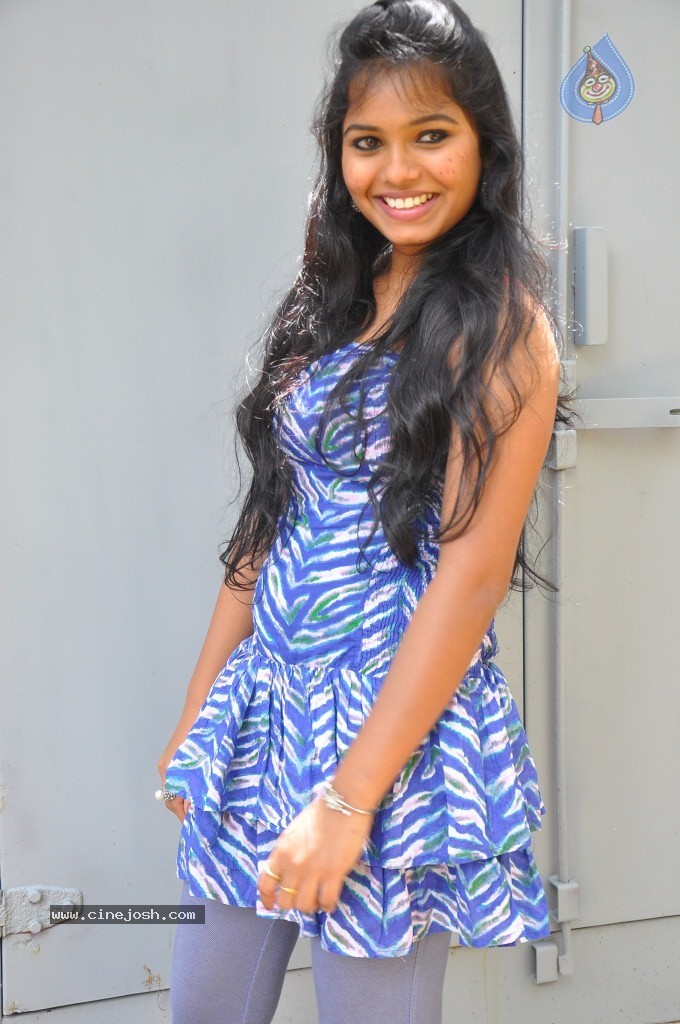 Naveena Jackson New Stills - 17 / 105 photos