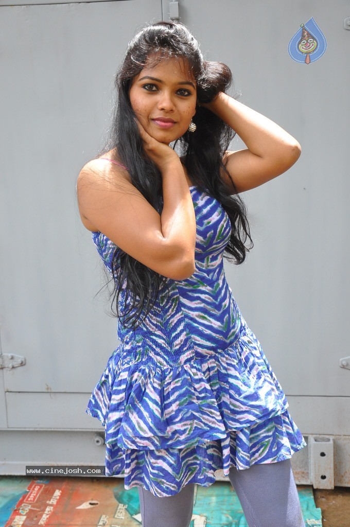 Naveena Jackson New Stills - 30 / 105 photos