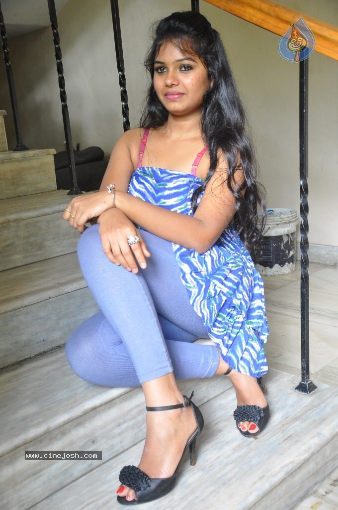 Naveena Jackson New Stills - 38 / 105 photos