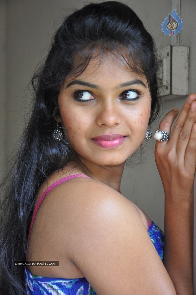 Naveena Jackson New Stills - 39 / 105 photos