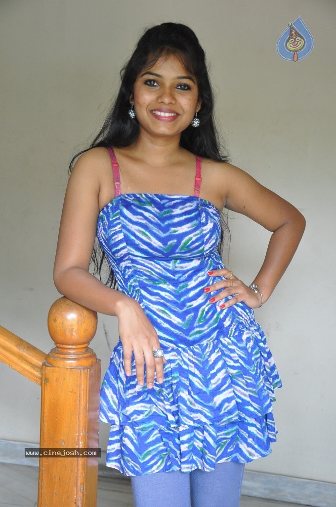 Naveena Jackson New Stills - 42 / 105 photos