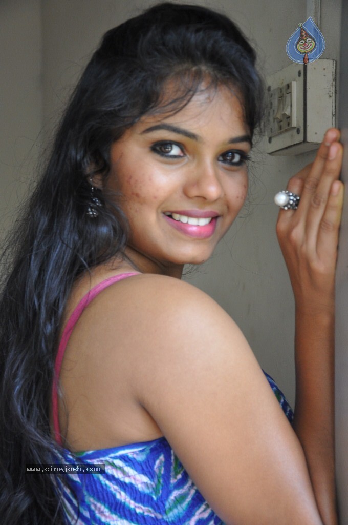 Naveena Jackson New Stills - 44 / 105 photos