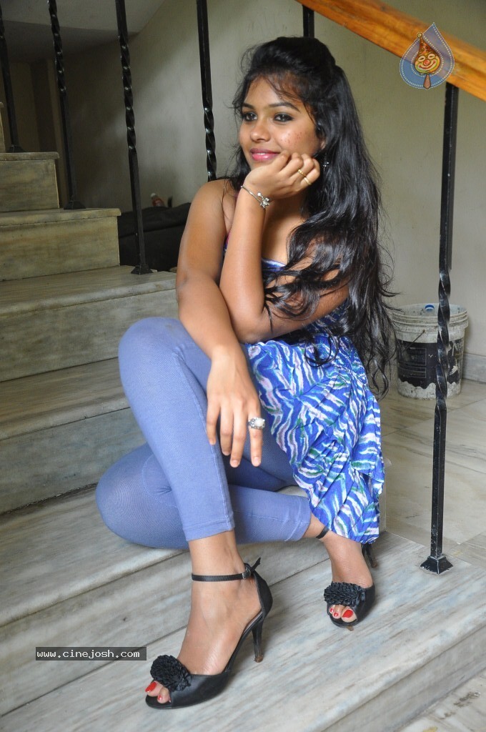 Naveena Jackson New Stills - 78 / 105 photos