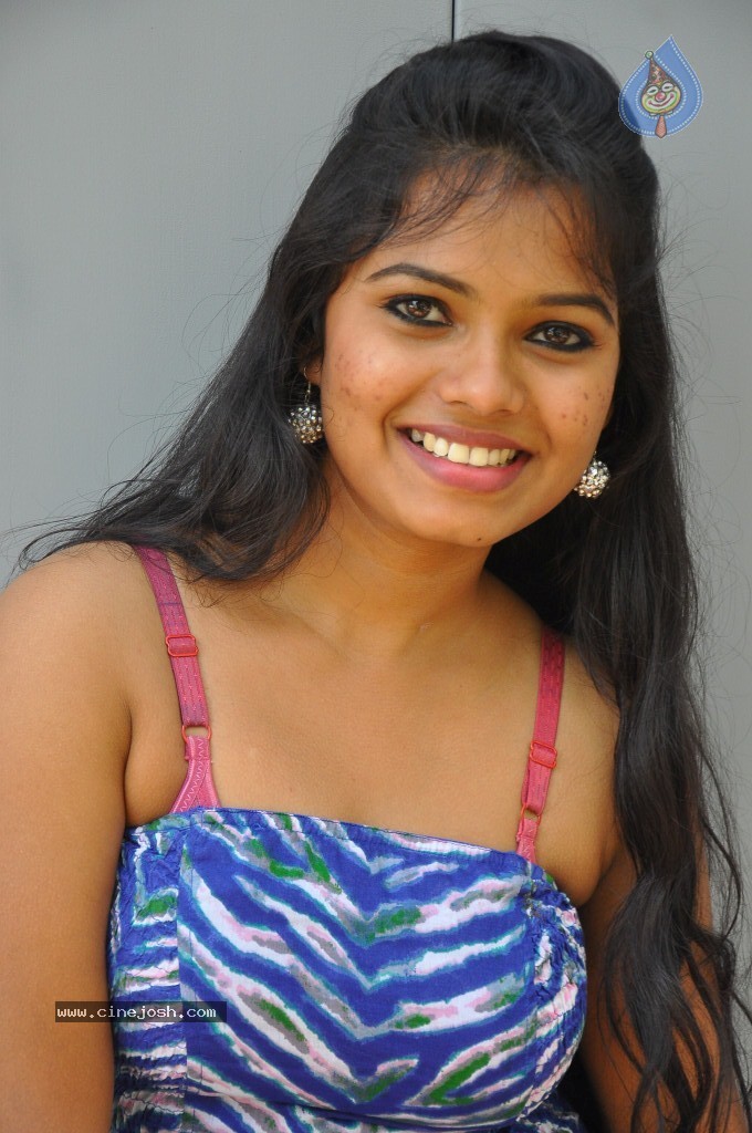 Naveena Jackson New Stills - 81 / 105 photos