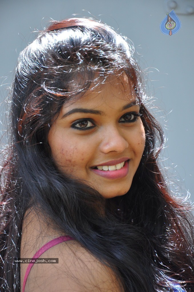 Naveena Jackson New Stills - 82 / 105 photos