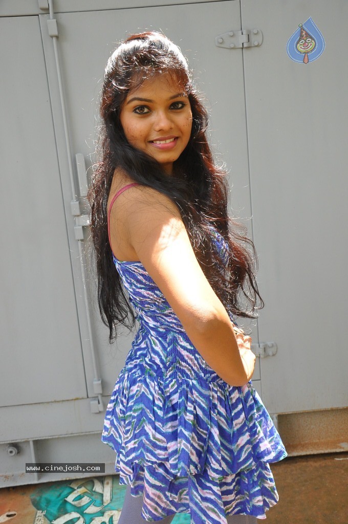 Naveena Jackson New Stills - 86 / 105 photos