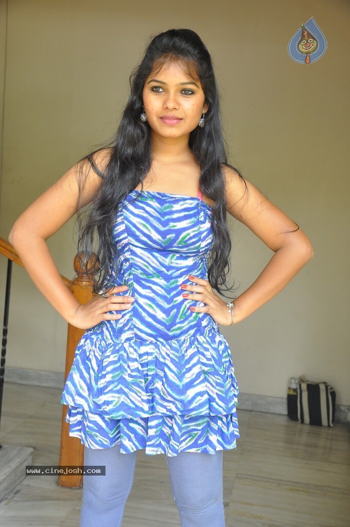 Naveena Jackson New Stills - 87 / 105 photos
