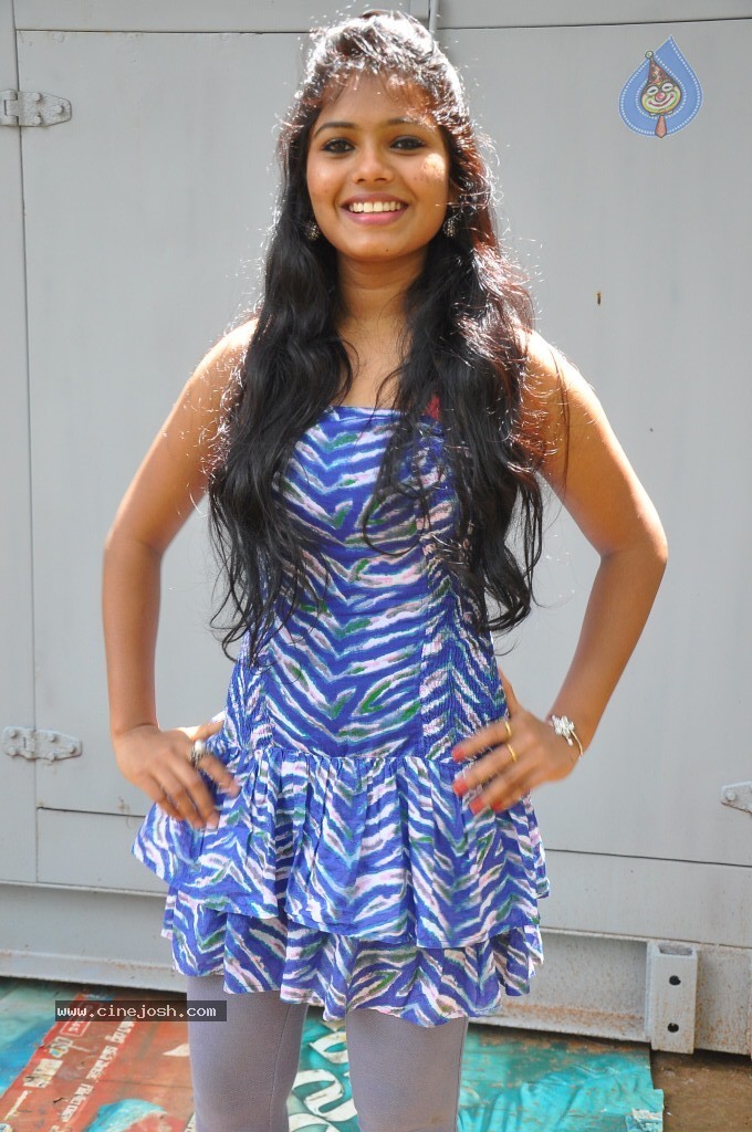 Naveena Jackson New Stills - 88 / 105 photos